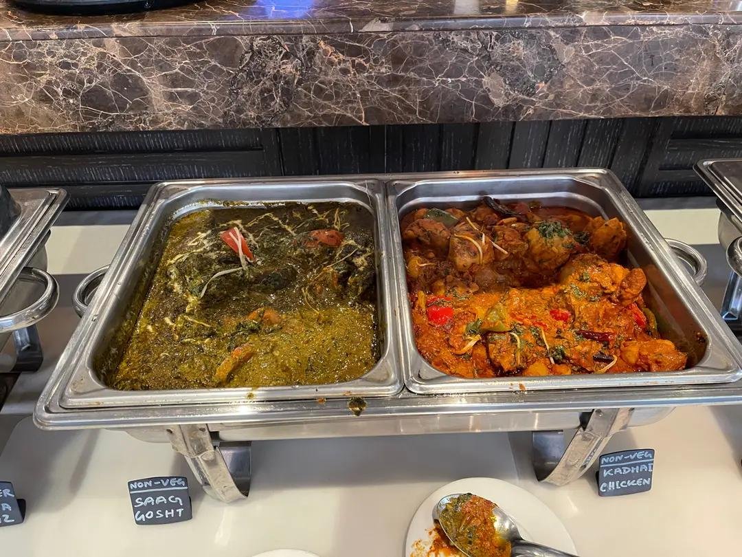 Non-veg curry catering trays